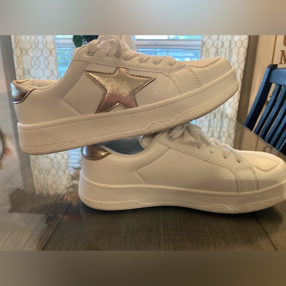 Niluber Size 6 Star Sneakers Low Top Comfortable Cushioned White Gold Sneakers - Picture 9 of 11